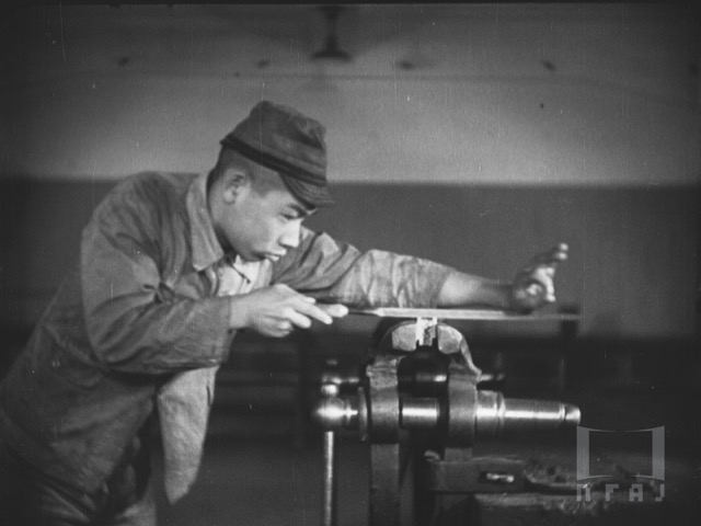 金工工作 やすり掛け作業